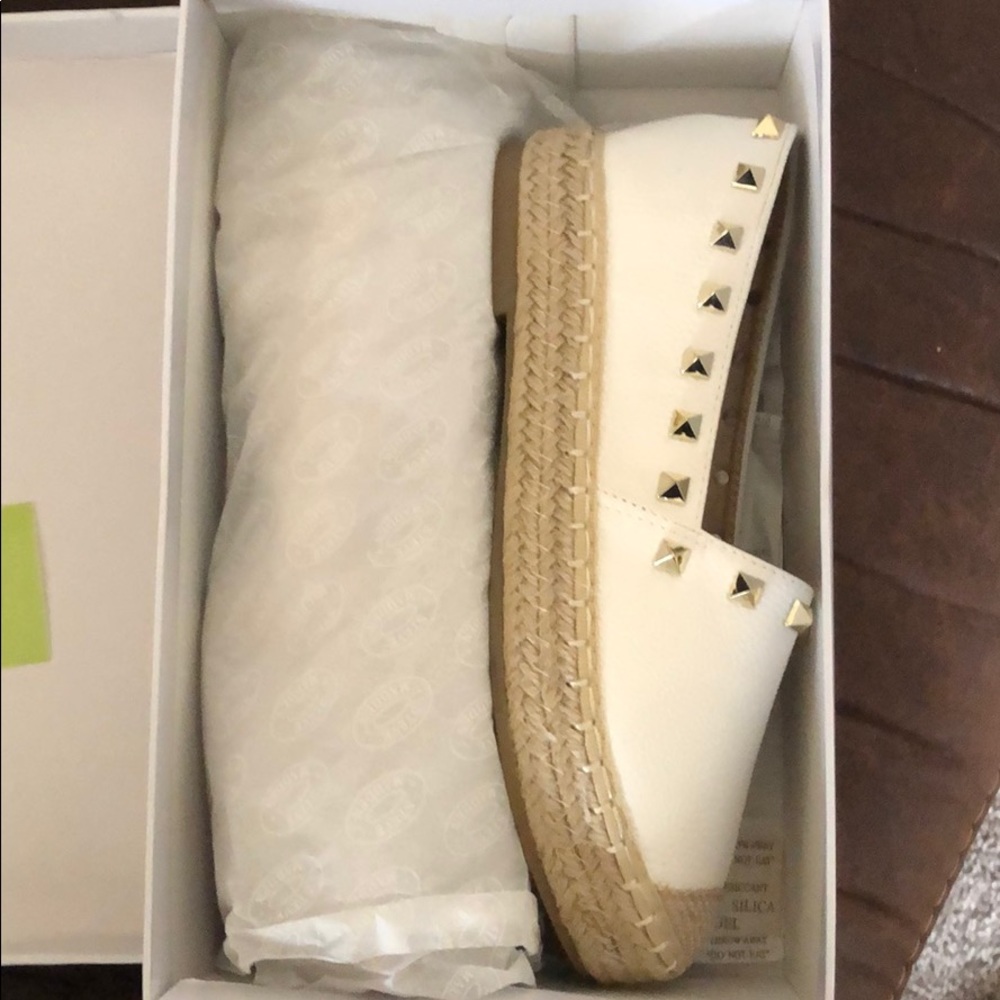 Steve Madden Ksaual White Flatts